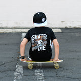 Kids snapback hat with embroidered smiley in white